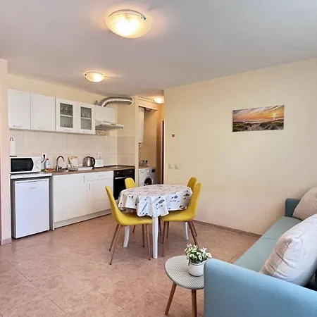 One Bedroom מלון דירות 3*
